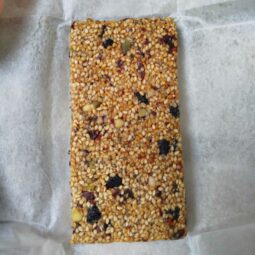 Pasteli sésame miel pistache amande canneberge et graine de chia